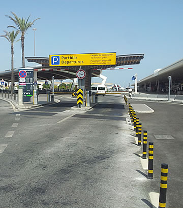 Kiss and Fly parking at Faro airport - entrance
