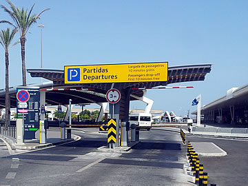Faro Airport - entrance to Kiss & Fly park - departures