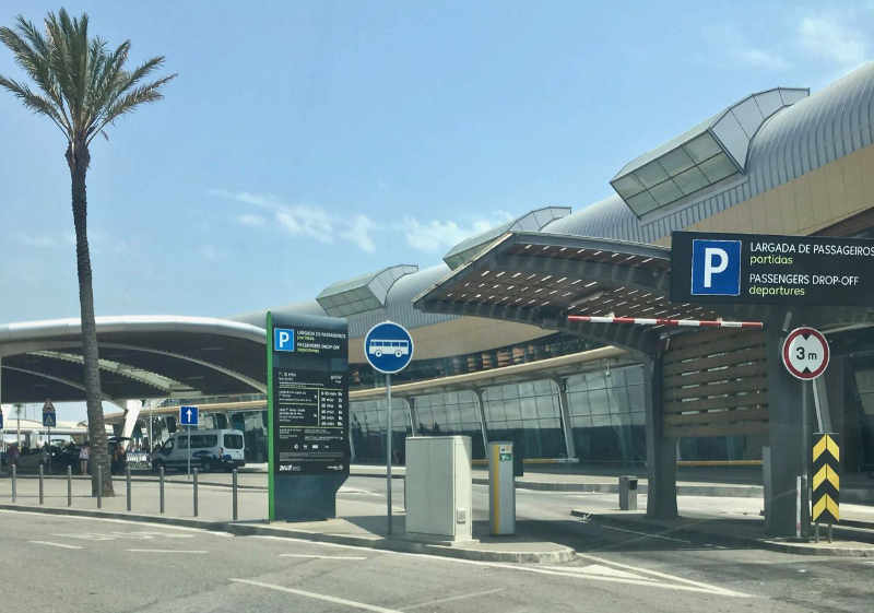 Faro Airport - entrance to Kiss & Fly park - departures