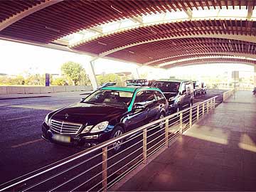4 and 8 seater taxis at Faro airport